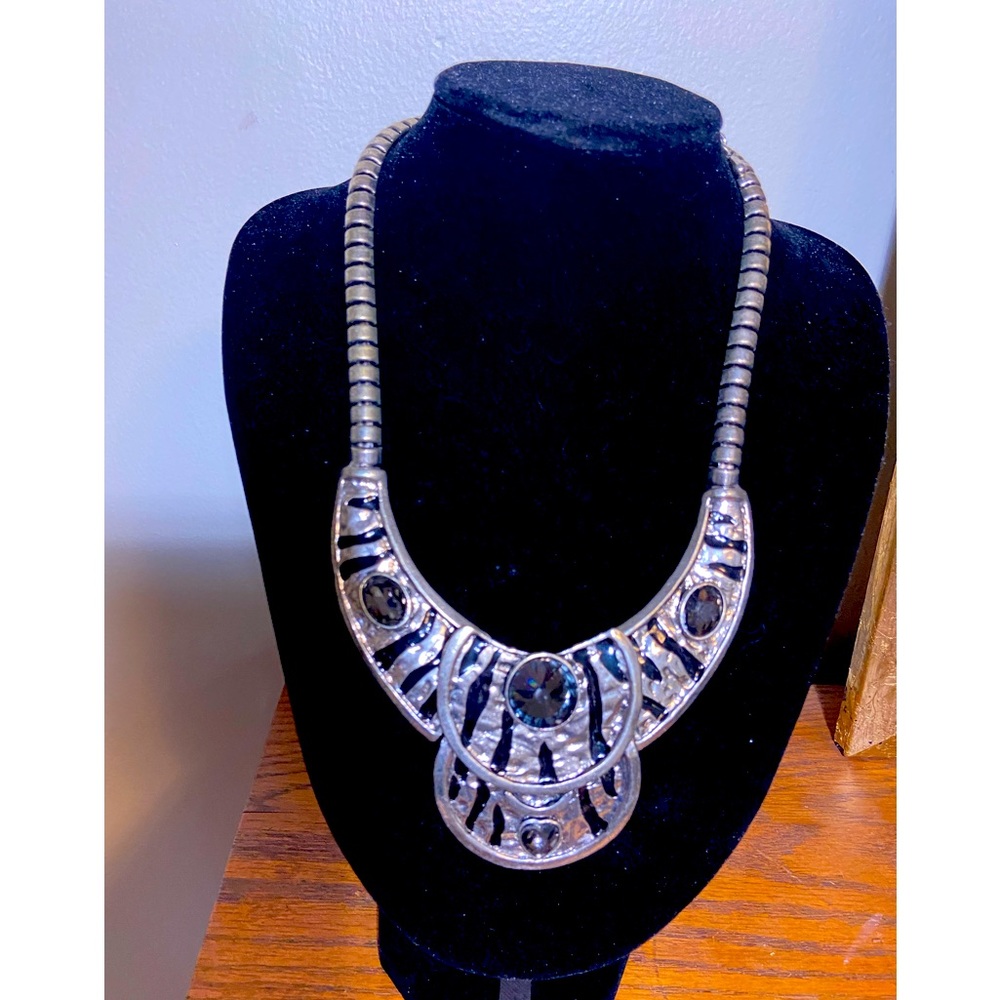 SILVER AND BLACK WITH GREY STOMES TRIBAL SHORT CHOKER NECKLACE